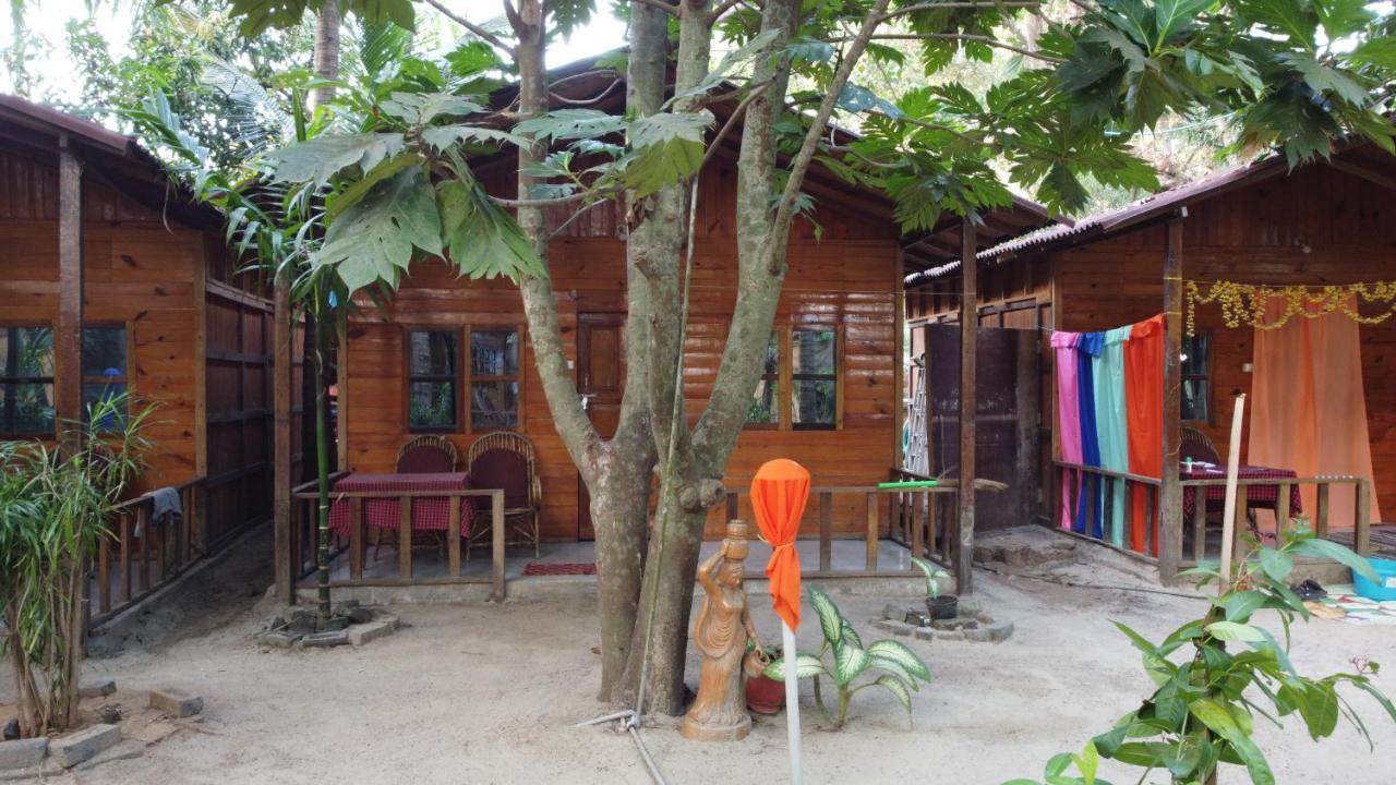 Fernandes Bar And Restaurant Bed & Breakfast Canacona Ngoại thất bức ảnh