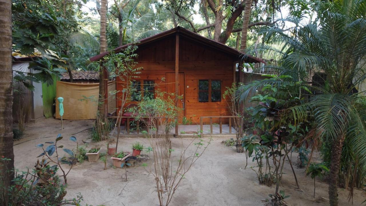 Fernandes Bar And Restaurant Bed & Breakfast Canacona Ngoại thất bức ảnh