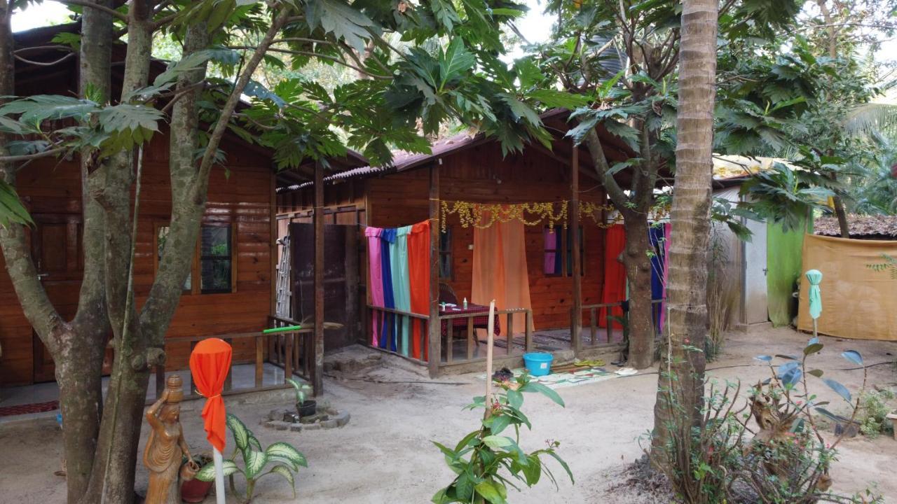 Fernandes Bar And Restaurant Bed & Breakfast Canacona Ngoại thất bức ảnh
